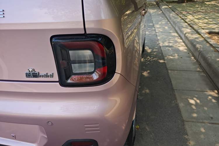 Used Geely Galaxy Panda 2024 Panda Mini 200km Longteng PRO Edition Right Rear Taillight