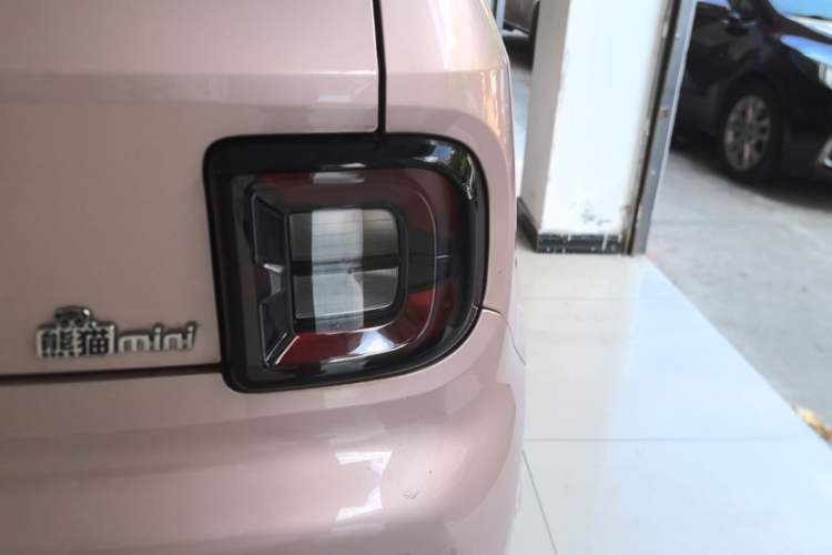 Used Geely Galaxy Panda 2024 Panda Mini 200km Endurance Bear Right Rear Taillight
