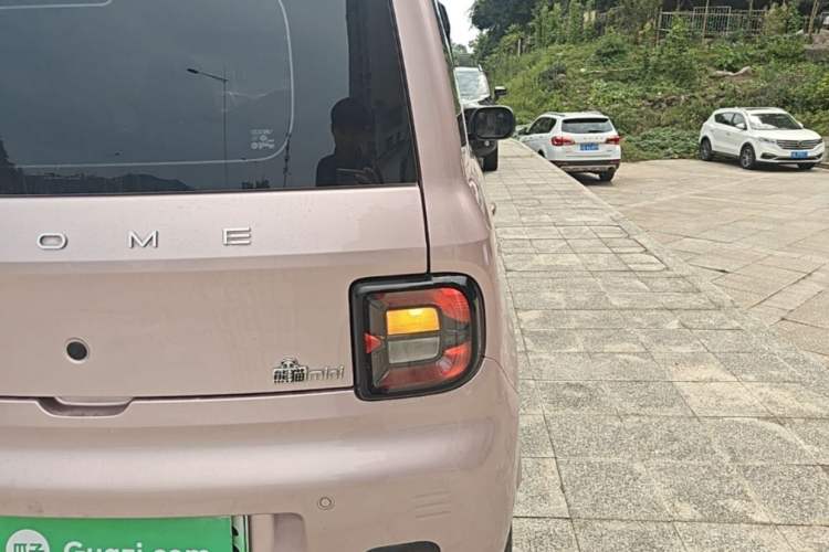 Used Geely Galaxy Panda 2024 Panda Mini 200km Endurance Bear Right Rear Taillight