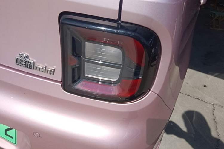 Used Geely Galaxy Panda 2024 Panda Mini 200km Endurance Bear Right Rear Taillight