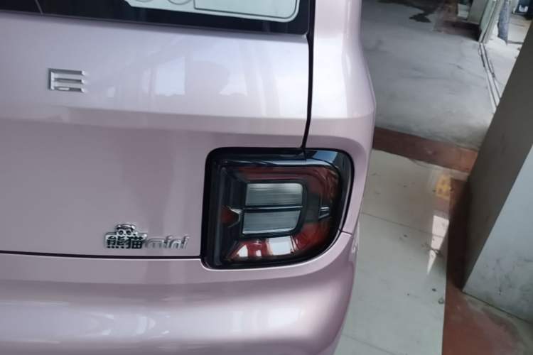 Used Geely Galaxy Panda 2024 Panda Mini 200km Endurance Bear Right Rear Taillight
