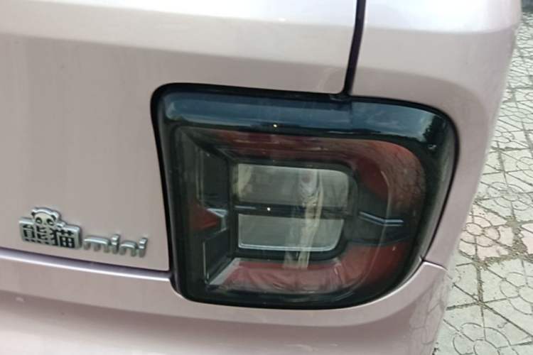 Used Geely Galaxy Panda 2024 Panda Mini 200km Endurance Bear Right Rear Taillight
