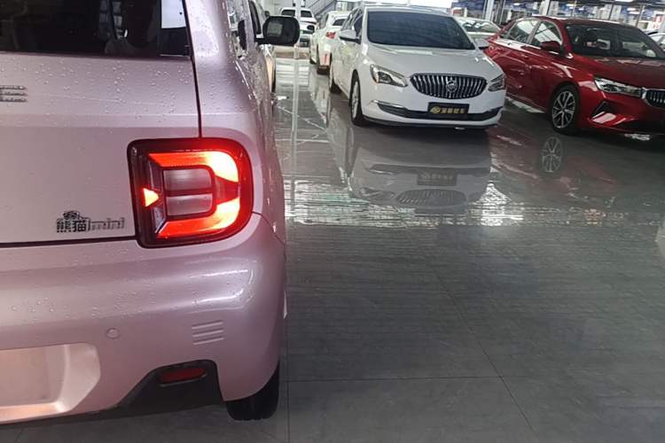 Used Geely Galaxy Panda 2024 Panda Mini 200km Endurance Bear Right Rear Taillight