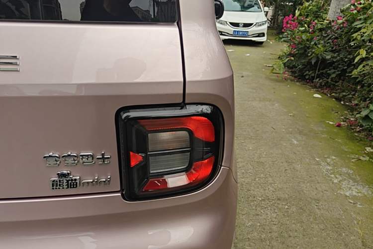 Used Geely Galaxy Panda 2024 Panda Mini 200km Endurance Bear Right Rear Taillight
