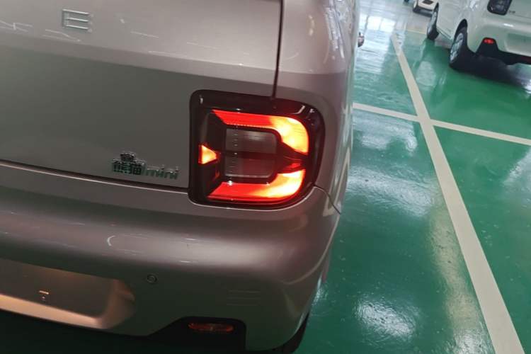 Used Geely Galaxy Panda 2024 Panda Mini 200km Longteng PRO Edition Right Rear Taillight