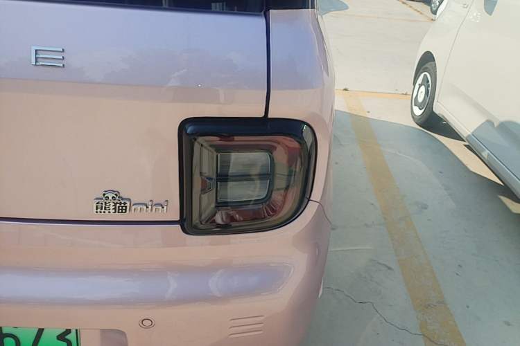 Used Geely Galaxy Panda 2024 Panda Mini 200km Endurance Bear Right Rear Taillight