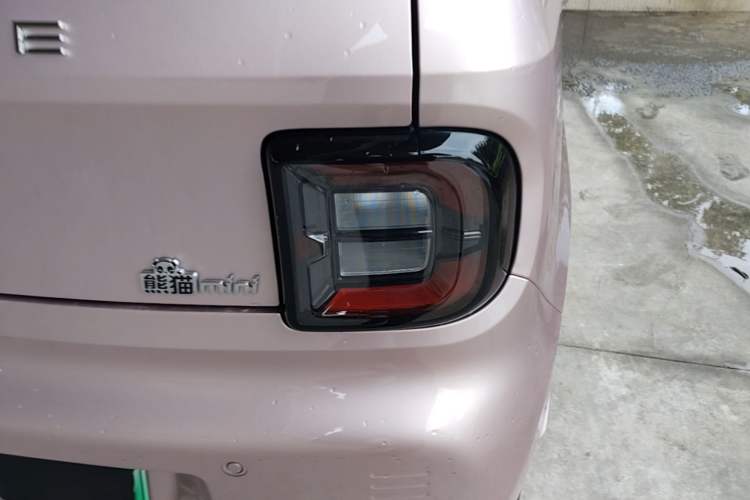 Used Geely Galaxy Panda 2024 Panda Mini 200km Endurance Bear Right Rear Taillight