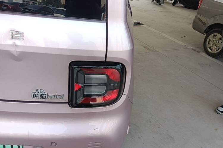 Used Geely Galaxy Panda 2024 Panda Mini 200km Endurance Bear Right Rear Taillight