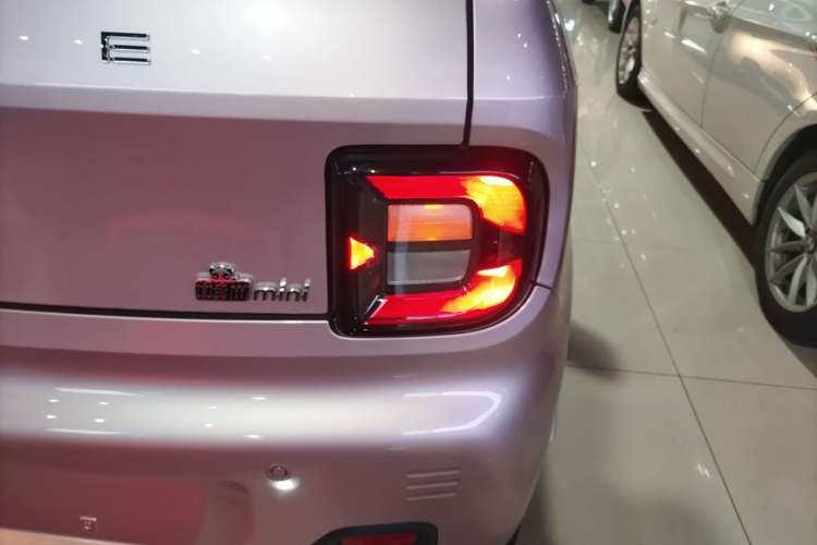 Used Geely Galaxy Panda 2024 Panda Mini 200km Endurance Bear Right Rear Taillight