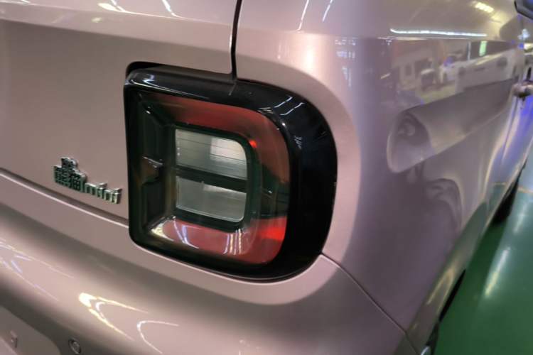 Used Geely Galaxy Panda 2024 Panda Mini 200km Endurance Bear Right Rear Taillight