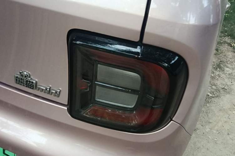 Used Geely Galaxy Panda 2024 Panda Mini 200km Endurance Bear Right Rear Taillight
