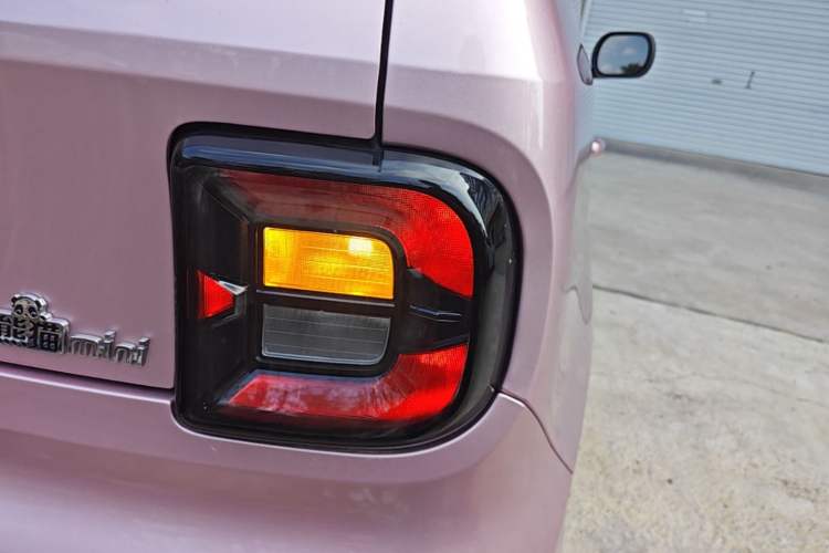 Used Geely Galaxy Panda 2024 Panda Mini 200km Endurance Bear Right Rear Taillight