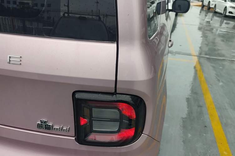 Used Geely Galaxy Panda 2024 Panda Mini 200km Endurance Bear Right Rear Taillight