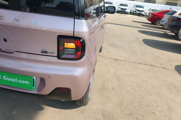Used Geely Galaxy Panda 2024 Panda Mini 200km Endurance Bear Right Rear Taillight