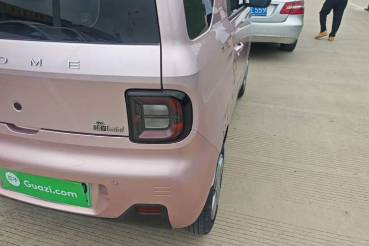 Used Geely Galaxy Panda 2024 Panda Mini 200km Endurance Bear Right Rear Taillight