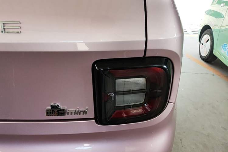 Used Geely Galaxy Panda 2024 Panda Mini 200km Endurance Bear Right Rear Taillight