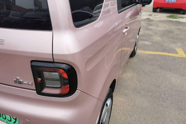 Used Geely Galaxy Panda 2024 Panda Mini 200km Endurance Bear Right Rear Taillight