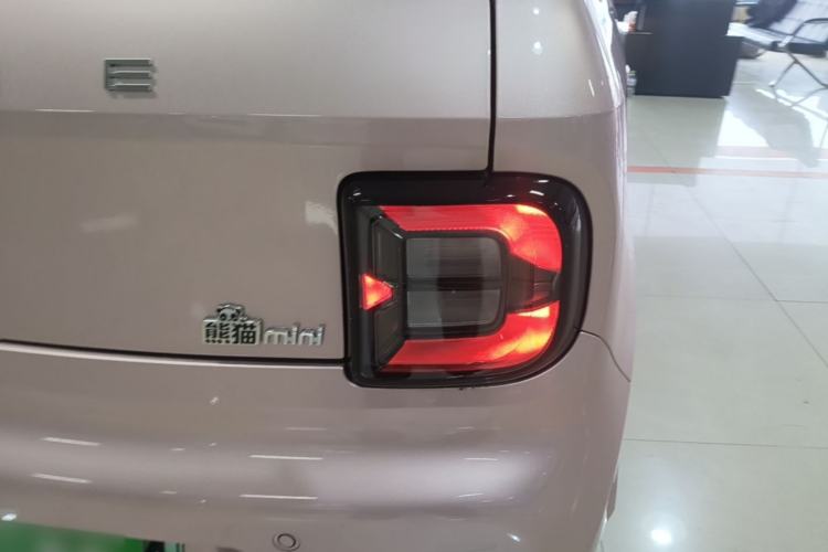Used Geely Galaxy Panda 2024 Panda Mini 200km Longteng PRO Edition Right Rear Taillight
