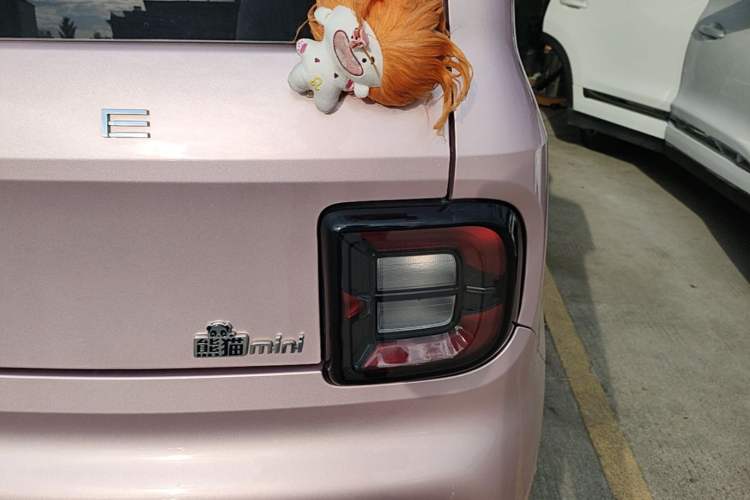 Used Geely Galaxy Panda 2024 Panda Mini 200km Longteng PRO Edition Right Rear Taillight