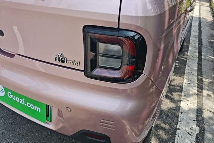 Used Geely Galaxy Panda 2024 Panda Mini 200km Endurance Bear Right Rear Taillight