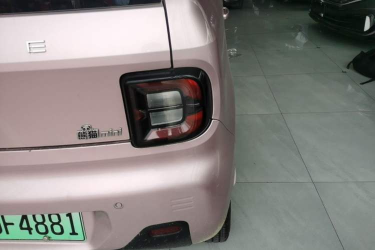 Used Geely Galaxy Panda 2024 Panda Mini 200km Endurance Bear Right Rear Taillight