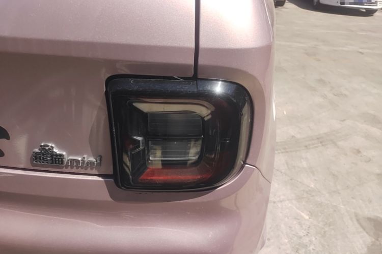 Used Geely Galaxy Panda 2024 Panda Mini 200km Endurance Bear Right Rear Taillight