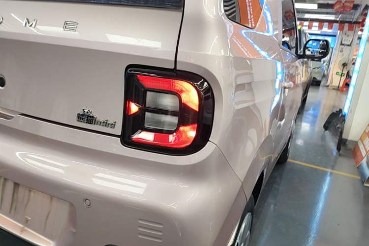 Used Geely Galaxy Panda 2024 Panda Mini 200km Longteng PRO Edition Right Rear Taillight