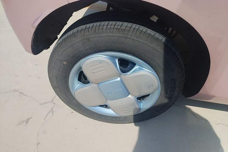 Used Geely Galaxy Panda 2024 Panda Mini 200km Endurance Bear Right Rear Wheel Hub