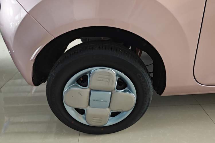 Used Geely Galaxy Panda 2024 Panda Mini 200km Longteng PRO Edition Right Rear Wheel Hub