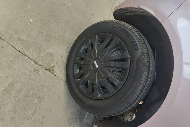 Used Geely Galaxy Panda 2024 Panda Mini 200km Longteng PRO Edition Right Rear Wheel Hub
