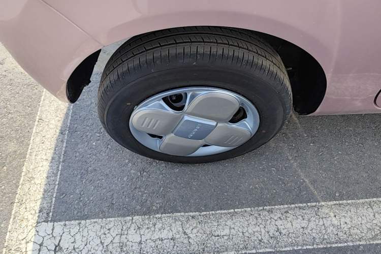 Used Geely Galaxy Panda 2024 Panda Mini 200km Endurance Bear Right Rear Wheel Hub