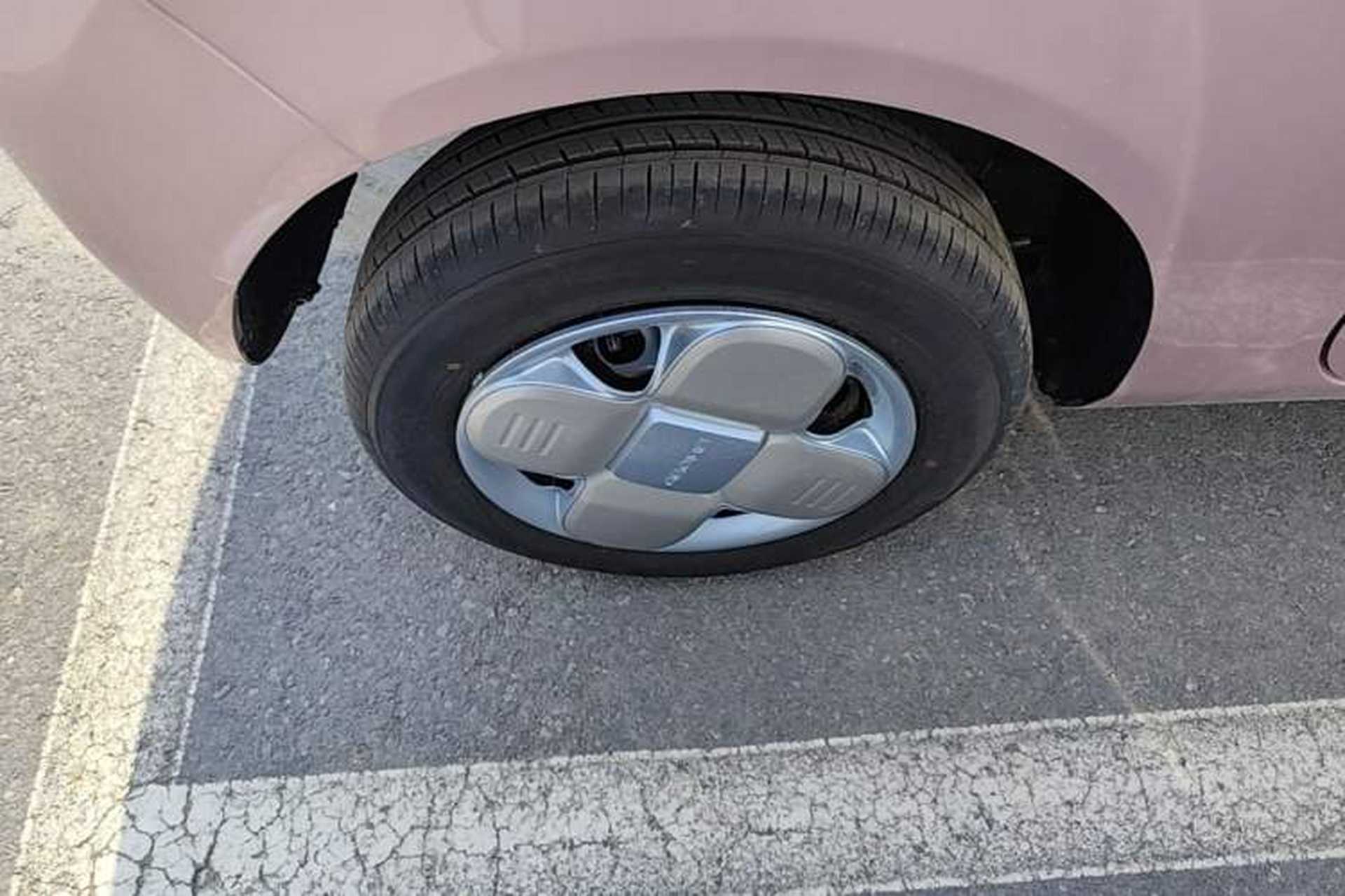 Used Geely Galaxy Panda 2024 Panda Mini 200km Endurance Bear Right Rear Wheel Hub