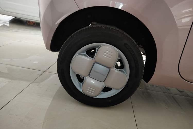Used Geely Galaxy Panda 2024 Panda Mini 200km Endurance Bear Right Rear Wheel Hub