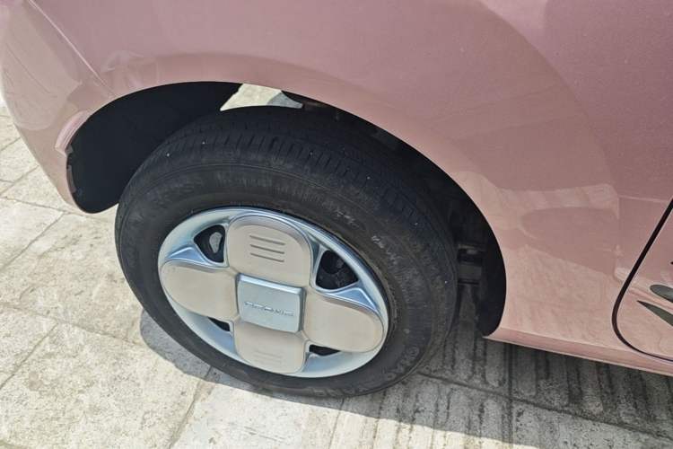 Used Geely Galaxy Panda 2024 Panda Mini 200km Longteng PRO Edition Right Rear Wheel Hub