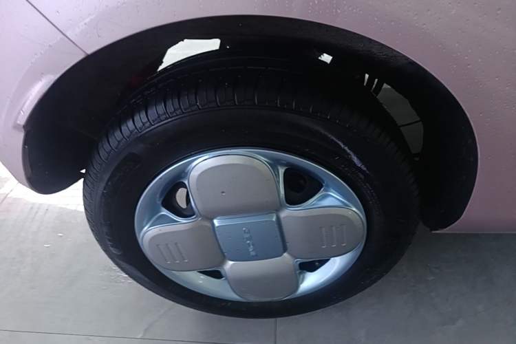 Used Geely Galaxy Panda 2024 Panda Mini 200km Endurance Bear Right Rear Wheel Hub