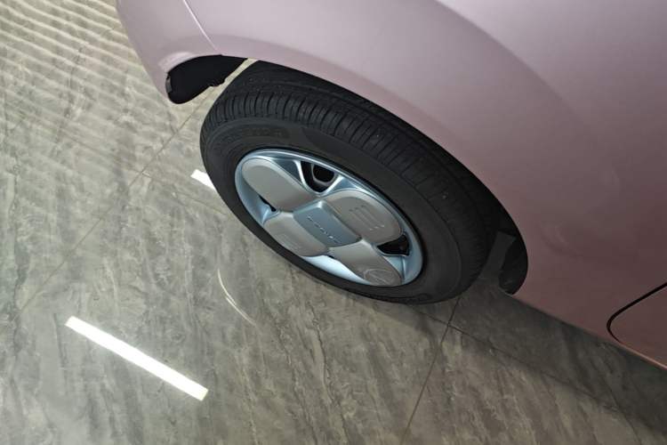 Used Geely Galaxy Panda 2024 Panda Mini 200km Longteng PRO Edition Right Rear Wheel Hub