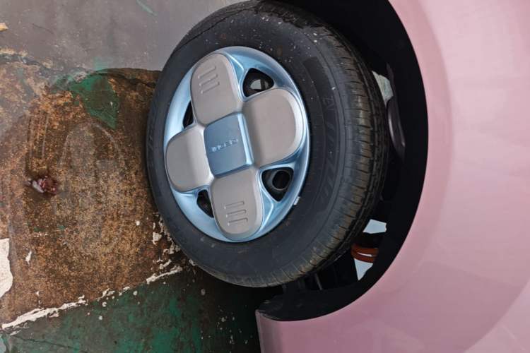 Used Geely Galaxy Panda 2024 Panda Mini 200km Endurance Bear Right Rear Wheel Hub