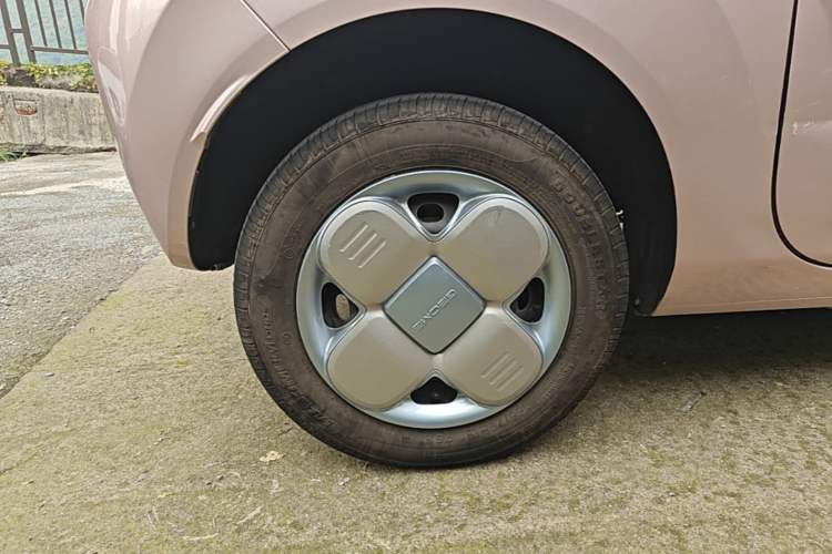 Used Geely Galaxy Panda 2024 Panda Mini 200km Endurance Bear Right Rear Wheel Hub