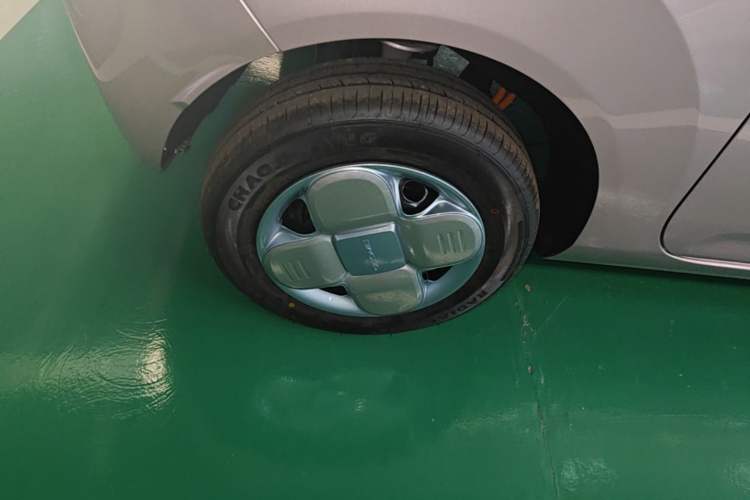 Used Geely Galaxy Panda 2024 Panda Mini 200km Longteng PRO Edition Right Rear Wheel Hub