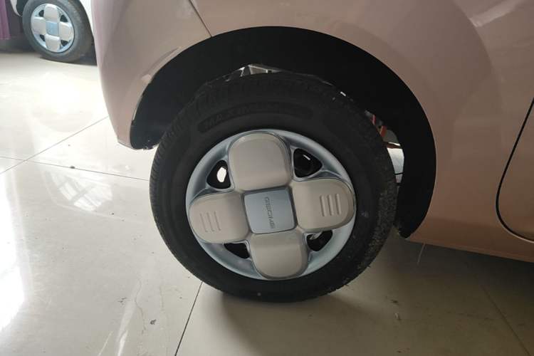 Used Geely Galaxy Panda 2024 Panda Mini 200km Endurance Bear Right Rear Wheel Hub