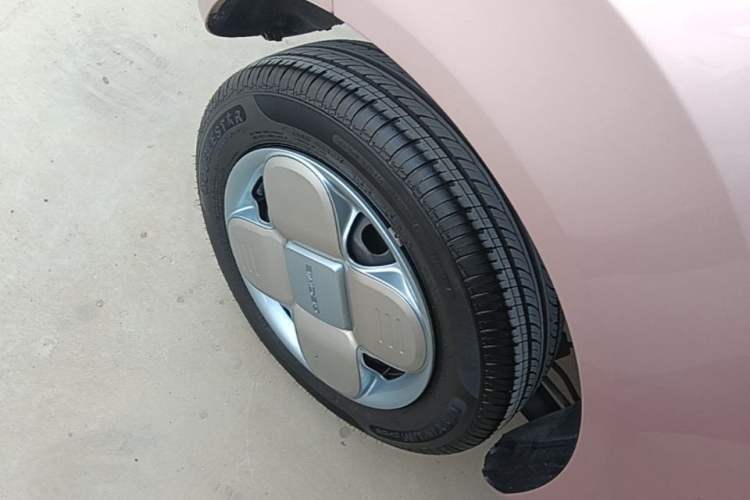 Used Geely Galaxy Panda 2024 Panda Mini 200km Endurance Bear Right Rear Wheel Hub