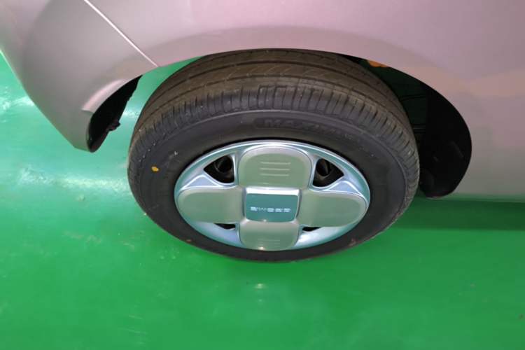 Used Geely Galaxy Panda 2024 Panda Mini 200km Endurance Bear Right Rear Wheel Hub