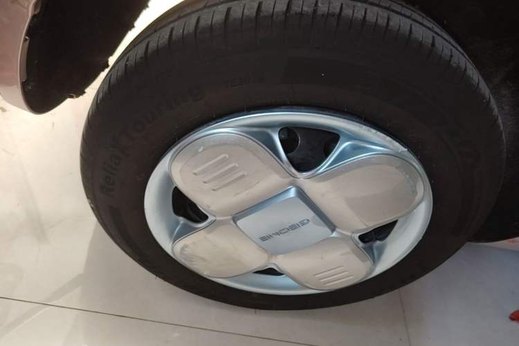 Used Geely Galaxy Panda 2024 Panda Mini 200km Longteng PRO Edition Right Rear Wheel Hub