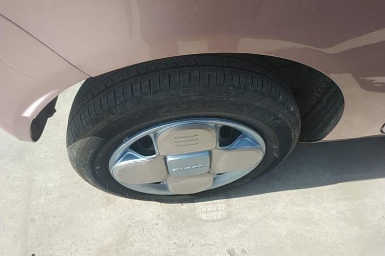 Used Geely Galaxy Panda 2024 Panda Mini 200km Endurance Bear Right Rear Wheel Hub