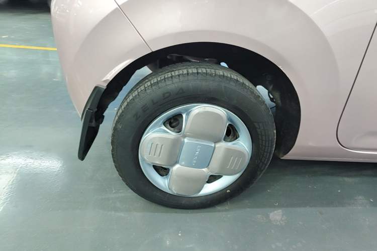 Used Geely Galaxy Panda 2024 Panda Mini 200km Longteng PRO Edition Right Rear Wheel Hub