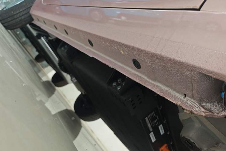 Used Geely Galaxy Panda 2024 Panda Mini 200km Endurance Bear Right Side Sill
