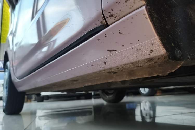 Used Geely Galaxy Panda 2024 Panda Mini 200km Endurance Bear Right Side Sill