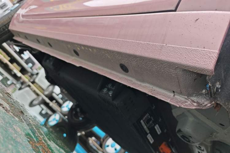 Used Geely Galaxy Panda 2024 Panda Mini 200km Endurance Bear Right Side Sill