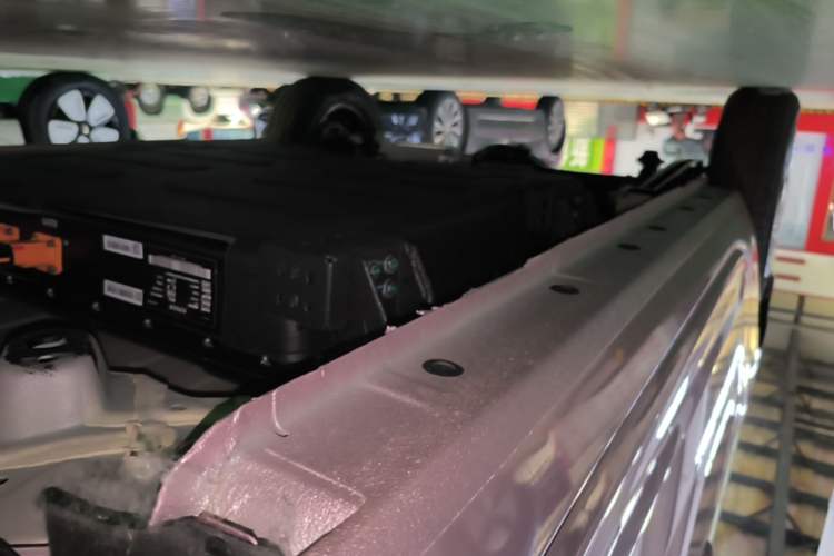 Used Geely Galaxy Panda 2024 Panda Mini 200km Endurance Bear Right Side Sill