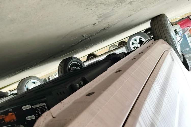 Used Geely Galaxy Panda 2024 Panda Mini 200km Endurance Bear Right Side Sill